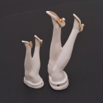 Coleção Half Dolls - par de pernas , com sapatos de salto alto dourado. Medem 8x4,5 e 6,5x2 cm