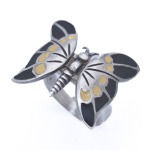 Anel de prata com borboleta esmaltada. Aro 19 / borbolrta 2,5x2 cm