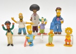 Lote contendo 8 pequenos brinquedos em plastico rígido do desenho OS SIMPSONS . 10X4 cm (MAIOR)
