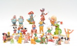 Lote contendo 28 pequenos brinquedos em plastico rígido de distindos desenhos da DISNEY. 12x8 cm (MAIOR).