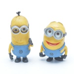 Lote contendo 2 pequenos brinquedos em plastico rígido do desenho MINIONS. 96X3 cm (MAIOR).