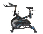 Bicicleta Ergométrica Spinning Pró ACTE Sports  Modelo E17 profissional, sistema de freios mecânicos, estrutura em metal preto com detalhes azuis, guidão e selim reguláveis. Muito conservada, pequenas marcas de uso.TSuporte da tela com um quebrado.