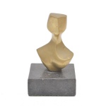 Sonia Ebling - Escultura em bronze ," formas orgânicas" patina original. Assinada e numerada na base. 10x6 cm sem o granito