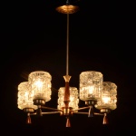 Rupert Nikoll (atríbuido) Chandelier - Lustre de espesso vidro , moderno austríaco com 5 braços  e detalhes estruturais em madeira e metal, década de 1950. 63 cm alt x 50 cm diam. Cada manga 13x11 cm