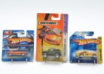 HOT WHEELS - Coleção contendo, 3 miniaturas de carros em metal e plastico rígido, sendo: 1 Datsun 240z, 1 Plymonth Barracuda 1970 e 1 Lande rover SVX. Todos lacrados. 7x3 cm (media).