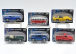 MAISTO - Coleção Free Wheels, contendo 6 miniaturas de carros em metal e plastico rígido sendo: 1 Volkswagen Van Samba, 1 Volkswagen New Beetle. 1 Corvette 1978, 1 Jaguar Cabriolet, 1 Ford Pickup 1 e 1 Viper GTS. Todos lacrados. 12x6x6 cm (media).
