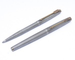 PARKER Sterling - coniunto de canetas de prata, sendo 1 tinteiro e 1 esferográfica, Made in Usa.  Pena 14 k.