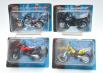 MAISTO - Coleção Fresh metal, contendo 4 miniaturas de motos em metal e plastico rígido, SENDO:  1 Yamaha Xv1000 Virago, 1 Suzuki RM250, 1 Triumph Tiger E 1 KTM 640 DUKE II. 14x6 cm (media).