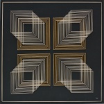 String art  - Linha tensionada sobre base rígida, com pinos metálicos e fios coloridos. Neste exemplar, Elon S. Cerqueira explora a obra geométrica de forte apelo óptico executado com linhas metálicas sobrepostas aplicadas sobre fundo negro criando um efeito mais arquitetônico. A composição simétrica sugere dinamismo contínuo, próxima  da arte cinética e da op art. A assinatura elon e a etiqueta do ateliê no verso confirmam a autoria e a produção brasileira. 60x60 cm