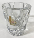 CRISTAL SCHNEIDER FRANÇA -  COPO EM CRISTAL LAPIDADO- FORMATO CÔNICO, DECORADO COM FACETAS OBLIQUAS E PROFUNDAS QUE PRODUZEM INTENSOS JOGOS DE LUZ. APRESENTA O ADESIVO ORIGINAL DE IDENTIFICAÇÃO DA MANUFATURA SCHNEIDER, FRANCE, UM DOS GRANDES NOMES DO CRISTAL FRANCÊS  - A CASA SCHNEIDER (FUNDAÇÃO 1913 POR CHARLES SCHNEIDER) FOI AMPLAMENTE RECONHECIDA POR SUA PRODUÇÃO ART DÉCO E PELA QUALIDADE DE SUAS PEÇAS EM CRISTAL ARTÍSTICO, COM DESIGNES MODERNOS, COLORIDOS OU FACETADOS MEDIDAS: 7,5  X 7 CM