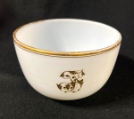 OPALINA BACCARAT SÉCULO XIX- Lindo bowl em opalina Baccarat  monogramado,  na cor branca, friso e monograma em dourado. Medidas: 7 x 11 cm