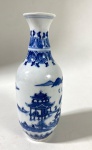 Antigo Vaso solifleur em porcelana chinesa   azul e branco. Medidas: 18 cm