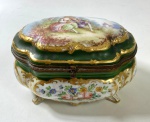 SÈVRES- CAIXA EM PORCELANA DE SÈVRES  CHATEAU DES TUILERIES. MEDIDAS: 12 X 17 X 11 CM