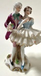 CAPODIMONTE- GRUPO EM PORCELANA CAPODIMONTE RESPRESENTANDO UM CASAL DE BAILARINOS. MEDIDAS: 14 CM
