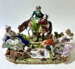 GRUPO EM PORCELANA DE SAXE, REPRESENTANDO CENA DE CAÇA E PIQUENIQUE. EM PERFEITO ESTADO. ALEMANHA SÉC. XIX . MEDIDAS: 32X 40CM