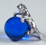 Cartier. Peso para papel escultórico, composto pela figura da icônica pantera da joalheria, executad