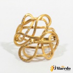 Anel VIVARA Ouro Amarelo 18k com diamantes Aro 17 Peso 6,8g. Obs.: Peça de design exclusivo da marca