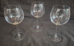 Três cálices para vinho em fino cristal europeu Tescoma, medindo 23 cm de altura por por 10 cm de diâmetro, perfeito estado de conservação.