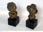 Gaetano Chiaramonte (Nápoles Século XIX-XX) duas esculturas em bronze uma de busto de figura feminina com 12 cm de altura e outra de jovem medindo 11 cm de altura. peça pertenceu a coleção Joseph e Ottilia Cristescu.
