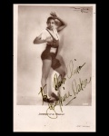 cartão postal - Josephine Baker (dançarina, cantora, atriz e ativista americana que se naturalizou francesa, conhecida por sua carreira na França e por seu ativismo antirracista) - com dedicatória autografada - anotação no verso Cassino da Urca 1939 - bem conservado - (14x9)cm.