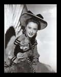fotografia - Barbara Stanwyck (1907-1990) - atriz da era de ouro de Hollywood - foto original - filme California de 1947 da Paramount sua primeira produção a cores - studio porter - em ótimo estado de conservação - verso com informações em inglês - (24x18,5)cm.