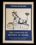 livro - Uma Vassoura na História do Brasil - Cleiber Andrade - Consórcio Mineiro de Comunicação - s/d - 94 p. - dedicatória do autor na primeira pagina - brochura com a capa amarelada - miolo em bom estado de conservação - (21x15,5)cm.