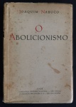 livro - O Abolicionismo - Joaquim Nabuco - Companhia Editora Brasileira - 1938 - 248 p. - exemplar nº 1073/2000 rubricados pelo representante dos herdeiros do autor - brochura com a capa e lombada danificada pelo tempo - miolo amarelado - (20x14) cm.