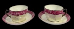 Maravilhoso par de xícaras para chá no estilo Art Deco produzido em Porcelana alemã marcada no fundo, corpo furta cor iridescente e com uma faixa superior em rosa vibrante. Lote 3/3. Marcas do tempo. -dim- 8,5d x 5,5a xícara / 14d x 2,5a Pires.