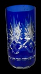 Copo de cristal da `Bohemia` (República Tcheca) double azul cobalto e lapidado na técnica `cup glass` no padão rabo de pavão. Lote 2/2. Marcas do tempo. -dim- 6,5d x 12a