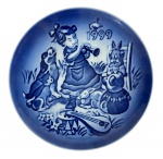 Prato Colecionador Bing & Grndahl Childrens Day 1999 The Little Concert em porcelana azul e branca, edição anual limitada. Em ótimo estado, ideal para colecionadores de porcelana dinamarquesa B&G. Marcas do tempo. -dim- 13d