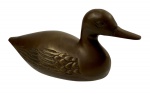 Escultura decorativa de Pato oco, possivelmente em Bronze ou Latão com pátina escura. Marcas do tempo. -dim- 13x5x8.