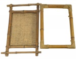 Lote composto por 2 peças, sendo 1Mesinha e 1 Suporte Dobrável em Bambu e Vime (ou Palhinha), estilo rústico ou colonial, em dois elementos. Marcas do tempo. -dim- 22x32 menor/ 22x38 maior