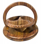 Tigela de Frutas Dobrável em Madeira Entalhada, estilo indiano, com alça decorada e divisórias; em bom estado de conservação e totalmente funcional. Marcas do tempo. -dim- 30d 22a(alça) montada.