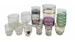 Lote 11 peças: Coleção Variada de Copos de Vidro e Shots/Doses (4 Long Drink, 1 Conhaque, 6 Doses) de diferentes modelos e decorações, ideal para coleção e uso. Marcas do tempo. -dim- maior 10d 15a/ menor 5d 5a.