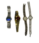 Lote contendo 4 relógios femininos de pulso Quartz (Hollywood Polo, Orient, Condor e outras), pulseiras de metal, sortimento de cores e estilos, itens necessitando revisão/manutenção. No estado.