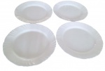 NADIR FIGUEIREDO - Conjunto de jantar, com quatro pratos rasos brancos, da linha Opaline Pétala, em ótimo estado. Marcas do tempo. -dim- 25d x 2a