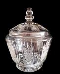 Grande pote de cristal europeu translúcido, com riquíssima lapidação. Originalmente poncheira, para uso em saladas de frutas, sobremesas ou decoração. Marcas do tempo. -dim- 22d x 30a