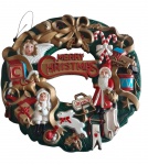 Guirlanda de Natal vintage importada, confeccionada em plástico rígido moldado com uma variedade de símbolos natalinos, detalhes em relevo e no centro a expressão `Merry Christmas`(Feliz Natal). Marcas do tempo. -dim- 27d