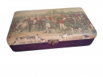 Porta jóias de madeira revestido de tecido com ilustração de caçada a raposa, pintura inglesa de Francis Grant, parte da coleção de arte no castelo de Windsor. Interior revestido de cetim e veludo com três divisórias. Marcas do tempo. -dim- 17x11x9