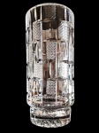 Grande vaso floreira tubular produzido em cristal europeu, com elaborada lapidação geométrica. Ínfimo bicado, sem comprometer a beleza da peça. Marcas do tempo. -dim- 15d x 30a (1,5 espessura)