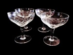 Conjunto de 4 taças de champanhe produzidas em cristal transparente, com elaborada lapidação geométrica. Marcas do tempo. -dim- 11x9,5