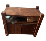 Aparador produzido em madeira de  demolição, com detalhes em ferro fundido , no estado- dim - 84x47x77