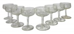Lote de 8 taças vintage tipo Coupe/Licor em vidro fino incolor, com rica gravação de folhagens e base simples; peças antigas de coleção. Marcas do tempo. -dim- 8,5d x 10a