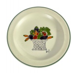 Prato em cerâmica Weiss for Larmod, Brasil, pintado à mão, decoração Cesta de Vegetais, assinado (Attilio Baschera). Marcas do tempo. -dim- 18,5d  