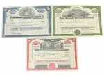 Lote de 3 Certificados de Ações Históricas (Scripophily) dos anos 70/80: International Telephone and Telegraph (ITT), Pan Am e Great Northern Nekoosa. Peças originais de colecionismo em excelente estado de conservação, ideais para colecionadores de aviação e história corporativa. Marcas do tempo. -dim- 31x20.  