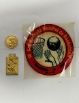 Colecionismo Basquete - Medalha campeão carioca , medalha de 25 anos da federação metropolitana de Basketall e adesivo do IV Cmpeonato Mundial de Basketeball(maior de 1963) - Maracanãzinho/RJ