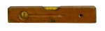 Antigo Nível de Bolha de Carpinteiro em Madeira, com dois visores. Marcas do tempo. -dim- 30x2x5