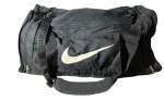 Mala esportiva (Duffel Bag) Nike Brasilia, 60L, preta, usada, com alças de mão e ombro. 