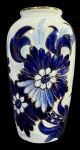 Vaso de Porcelana Brasileira Zappi (anos 40/50), fundo craquelado, profusa decoração floral em azul cobalto e ouro; Marcas do tempo. -dim- 7d base 9d 17a 