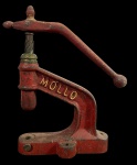 Prensa manual antiga produzida em ferro fundido, com a inscrição MOLLO e N.8. Peças de colecionismo ou decoração, em estado original. Marcas do tempo. -dim- 22x25
